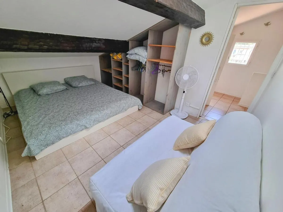 Hyeres 2-Room Terrace Balcony
