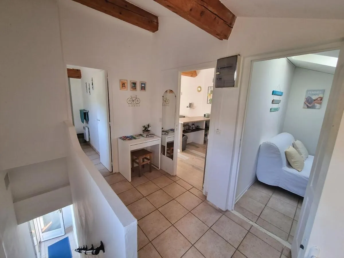 Hyeres 2-Room Terrace Balcony